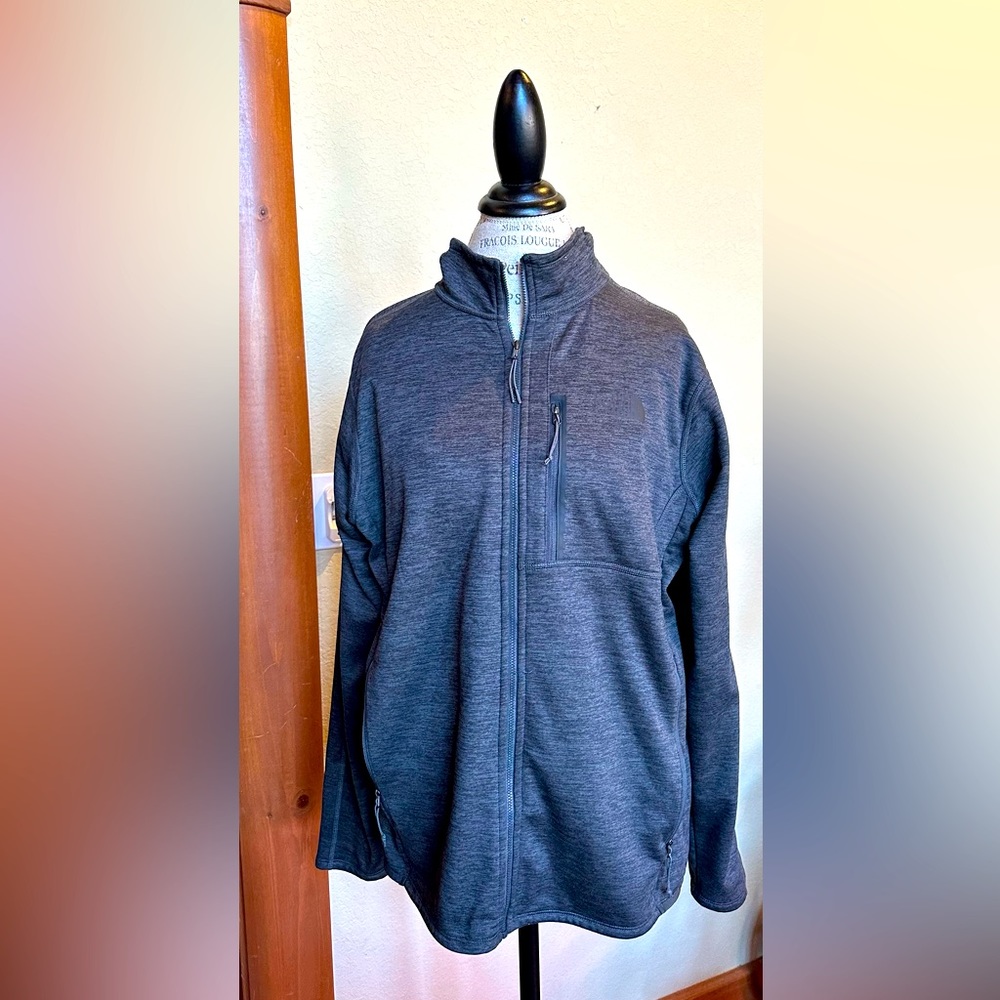 Men’s Northface lightweight jacket.